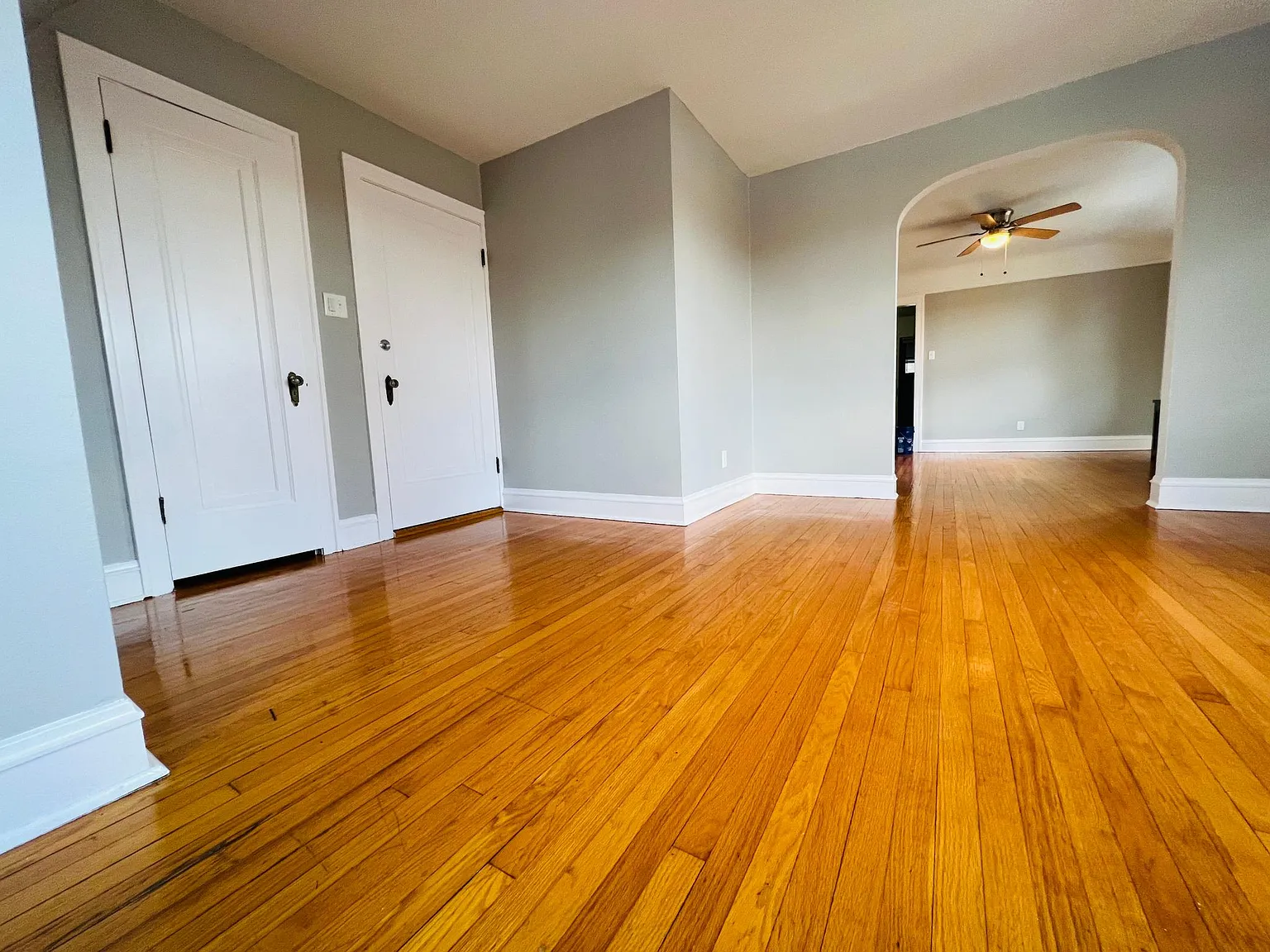 3050 N Normandy Ave — Photo 4