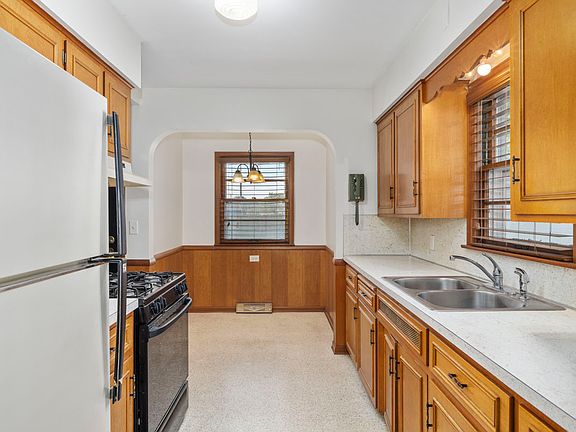 5th image of 1140 Veto St NW