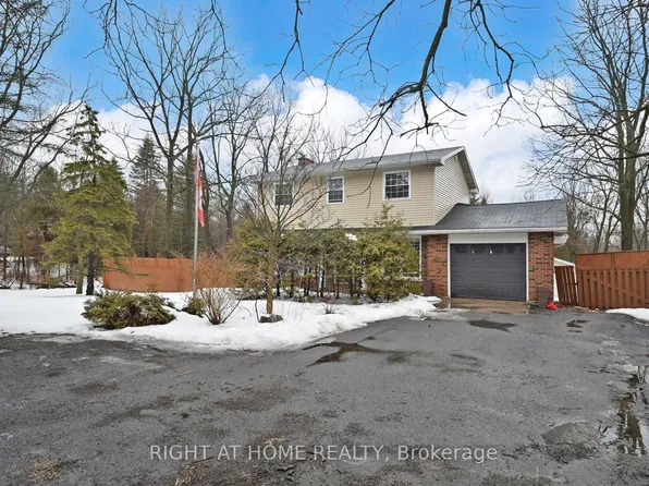 301 Garner Rd E, Hamilton, ON L9G 3K9