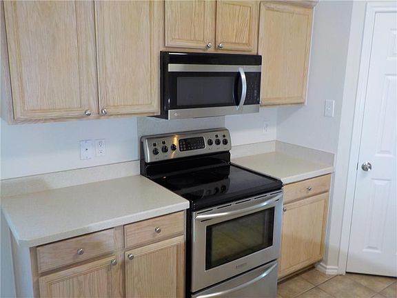 3rd image of 1103 Hampshire Ln