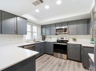 848 W Lynn Creek Dr, Arlington, TX 76001