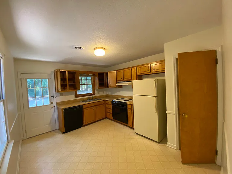 107 Carson Dr — Photo 2