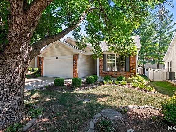 3rd image of 10212 Highbury Ln