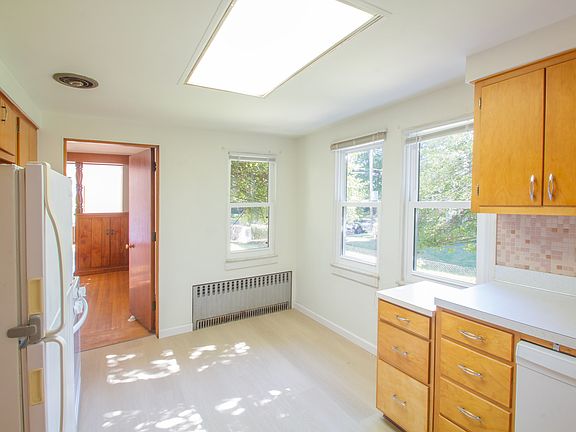 3rd image of 318 Franklin Ave Floor 1