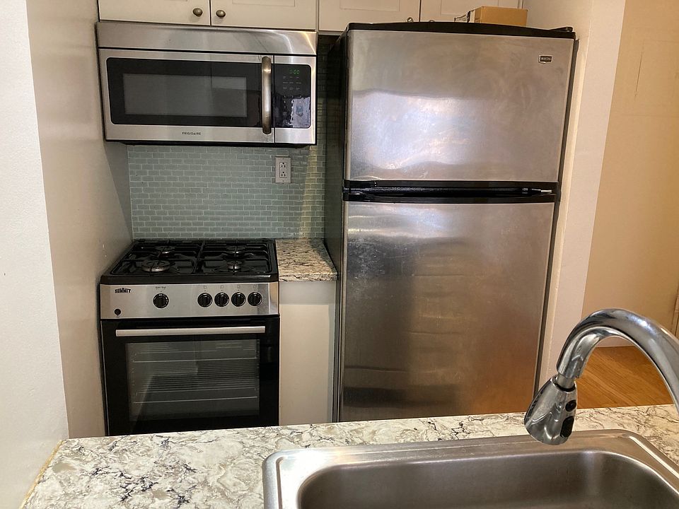 2nd image of 350 W 50th St APT 15A