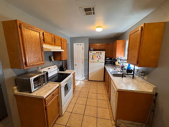 2nd image of 402 NE 26th St