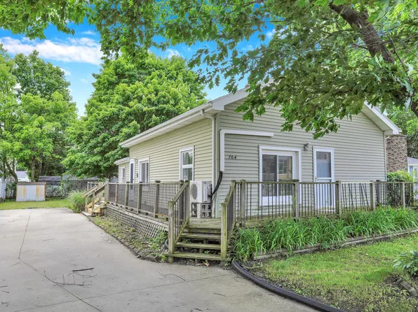 704 E North St, Owosso, MI 48867