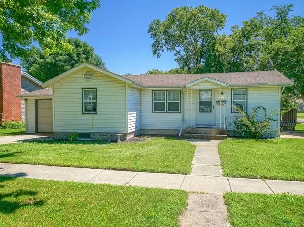 1009 S 4th St, Oregon, IL 61061