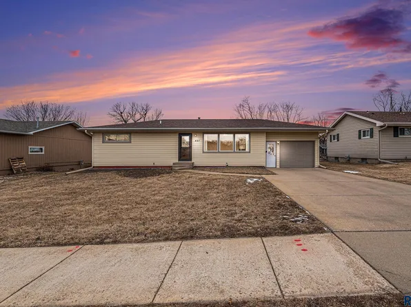 427 N Division Ave, Madison, SD 57042