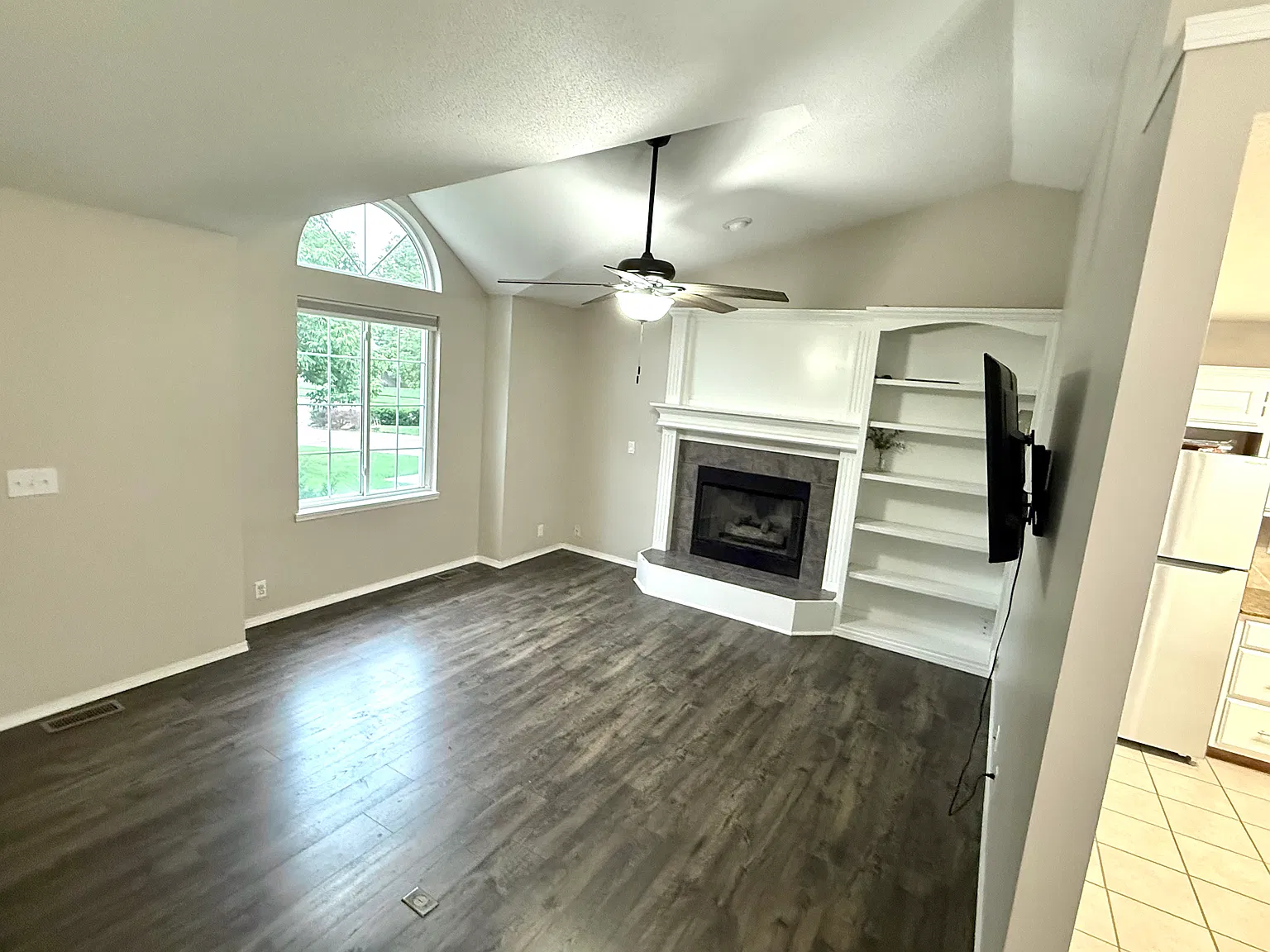 421 S Stoney Point Cir — Photo 2
