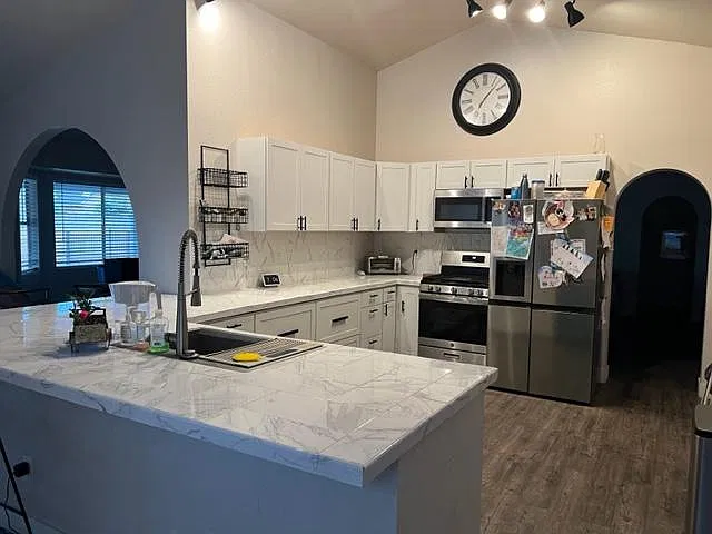 4 bed, 1948 sqft, $2,150 — Photo 2
