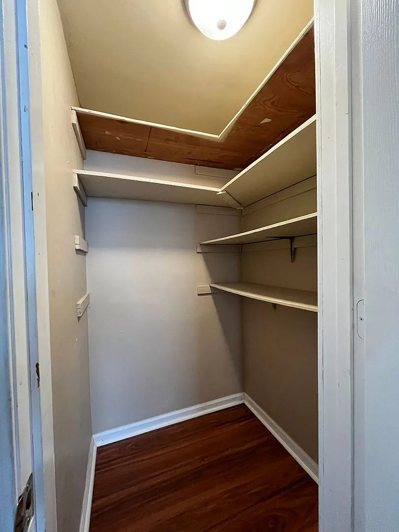 Warsaw - 2 Bedroom, 1.5 Bath - Great Location — Photo 3
