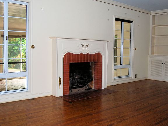 5th image of 94 Sandburg Dr