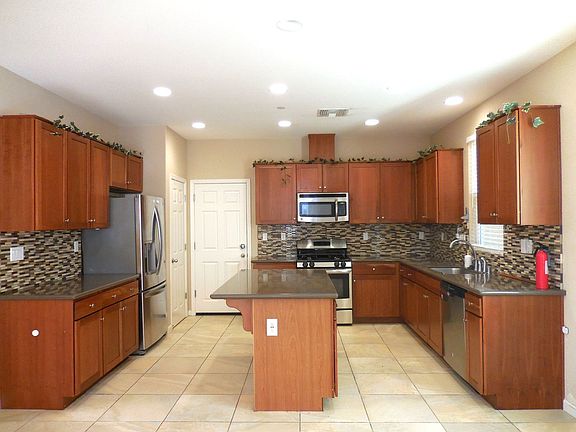 4th image of 2509 Chuck Hammond Dr