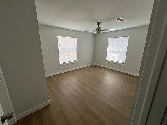 4th image of 7333 Lakehurst Dr