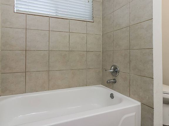 4th image of 3541 Windmoor Dr #1