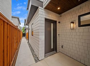 2547 E 2nd Ave #2, Vancouver, BC V5M1C7