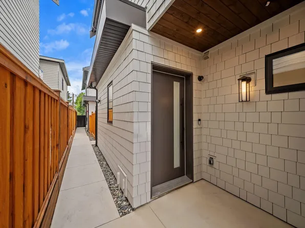 2547 E 2nd Ave #2, Vancouver, BC V5M 1C7