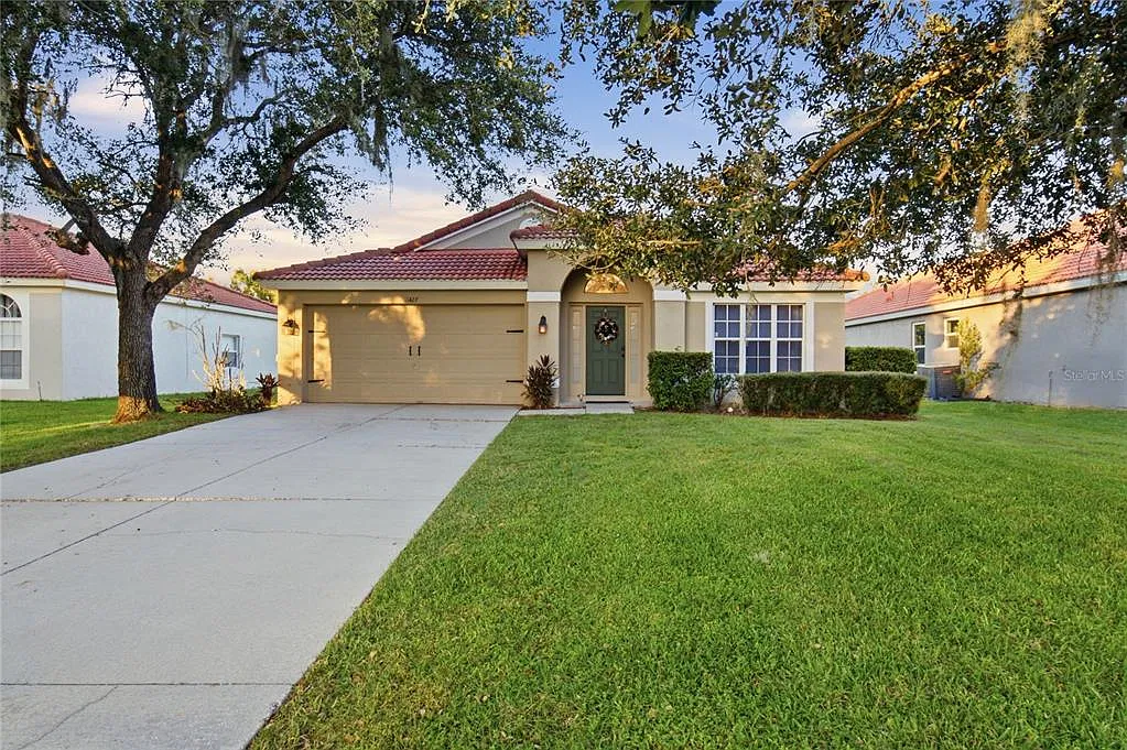 4 bed, 2.0 bath, 2019 sqft, $4,400 — Photo 1