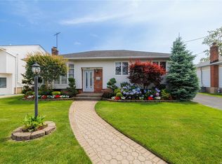 369 Vermont Ave, Oceanside, NY 11572