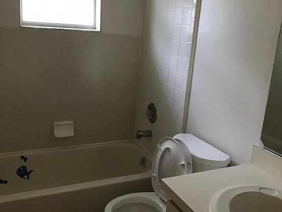 2nd image of 2178 Iroquois Ln