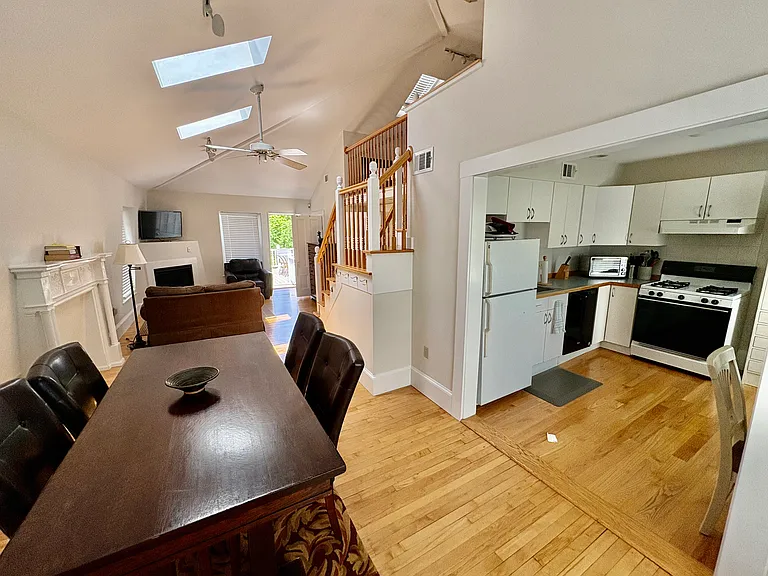 31 Bigelow St — Photo 4