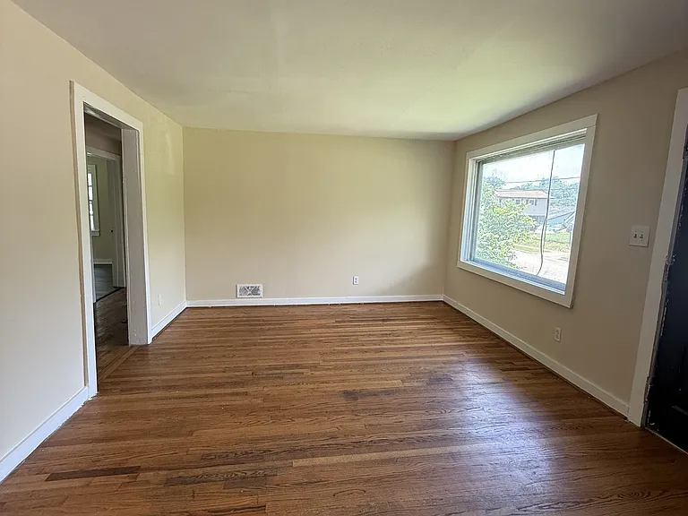 4217 43rd Ave N — Photo 3