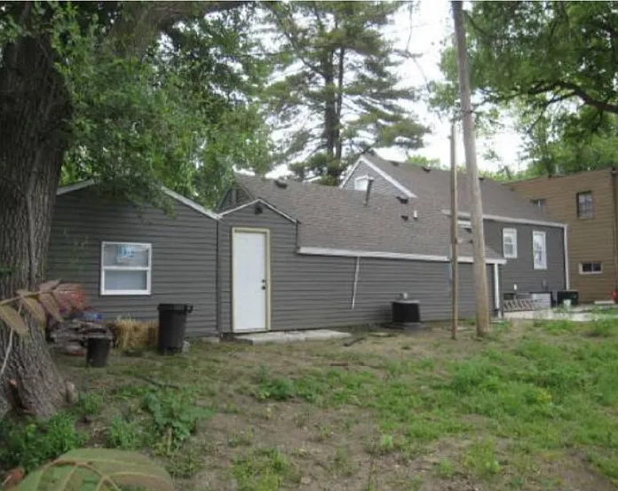716 E Stanford Ave — Photo 3