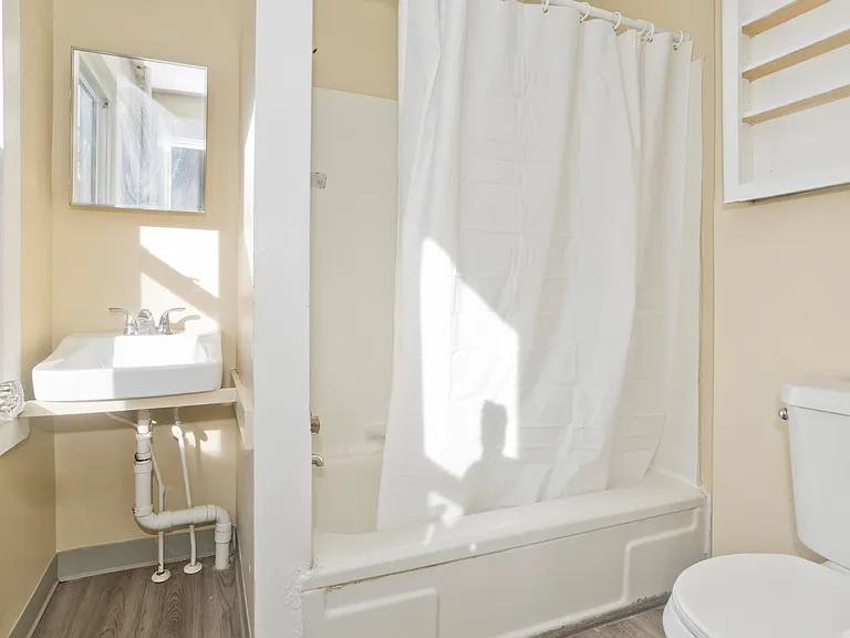1200 Grattan St #2L — Photo 4