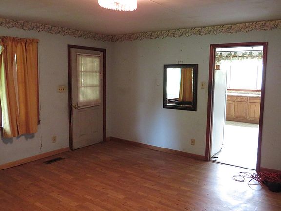 5th image of 823 Smith Ave