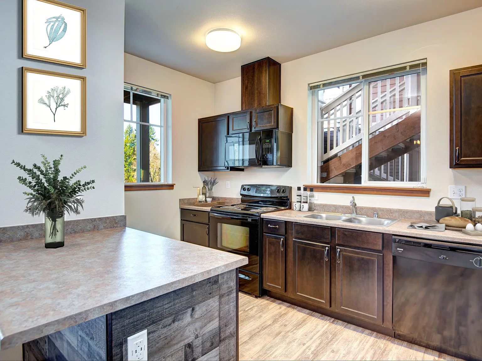 Parkview Apartments — Photo 1