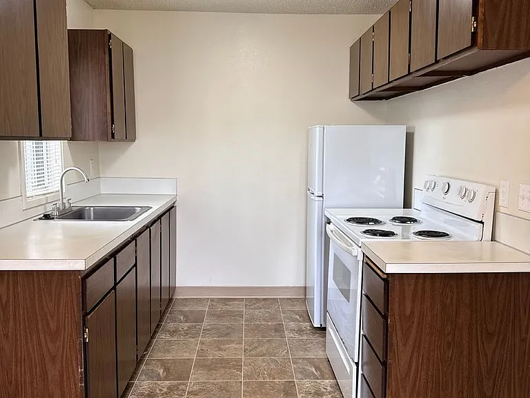 Sunnyside Village Apartments — Photo 20