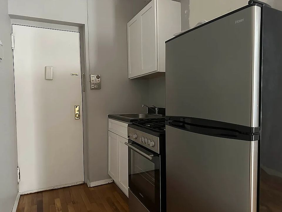 2nd image of 311 E 109th St APT 3A