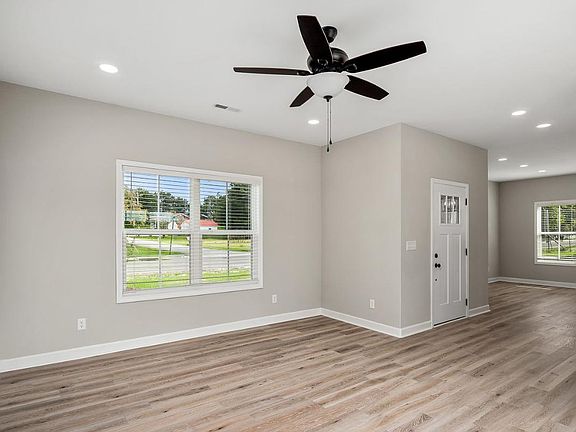 3rd image of 398 Lone Oak Dr