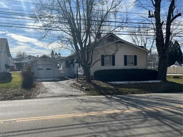 225 W Park Ave, Columbiana, OH 44408