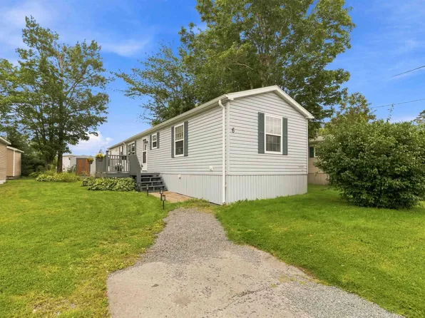 6 Commodore Ave, Middle Sackville, NS B4E 3B2