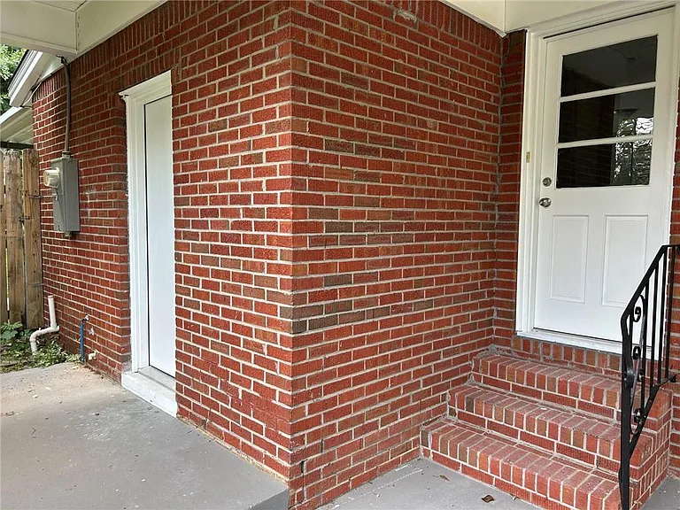 506 Seville Dr — Photo 43