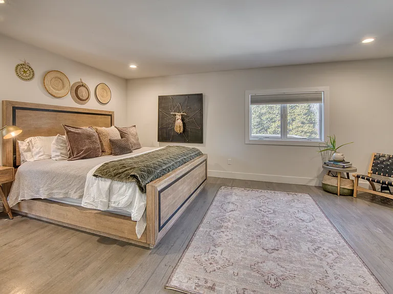 Laurel Dr — Photo 12