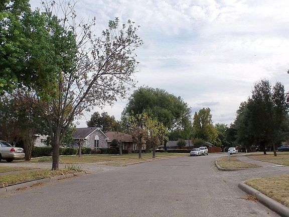 4th image of 949 Sprucewood Dr