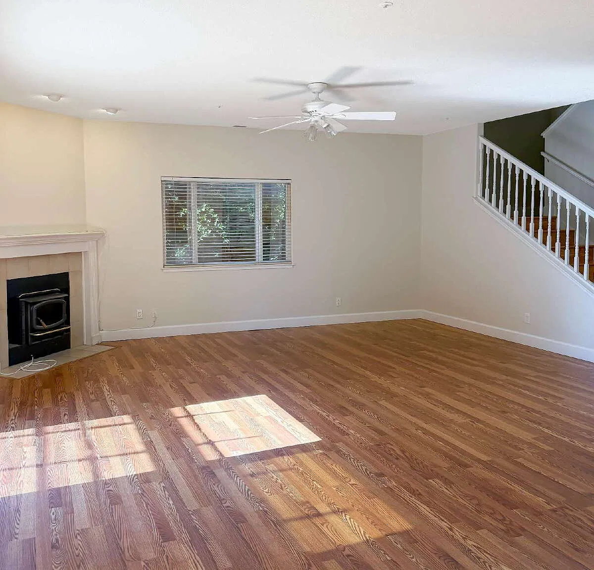 3 bed, 3.0 bath, 1968 sqft, $4,000 — Photo 3