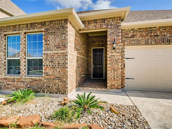 3rd image of 501 Mistflower Springs Dr