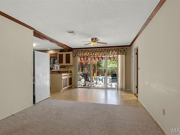 4th image of 685 Stafford Ln