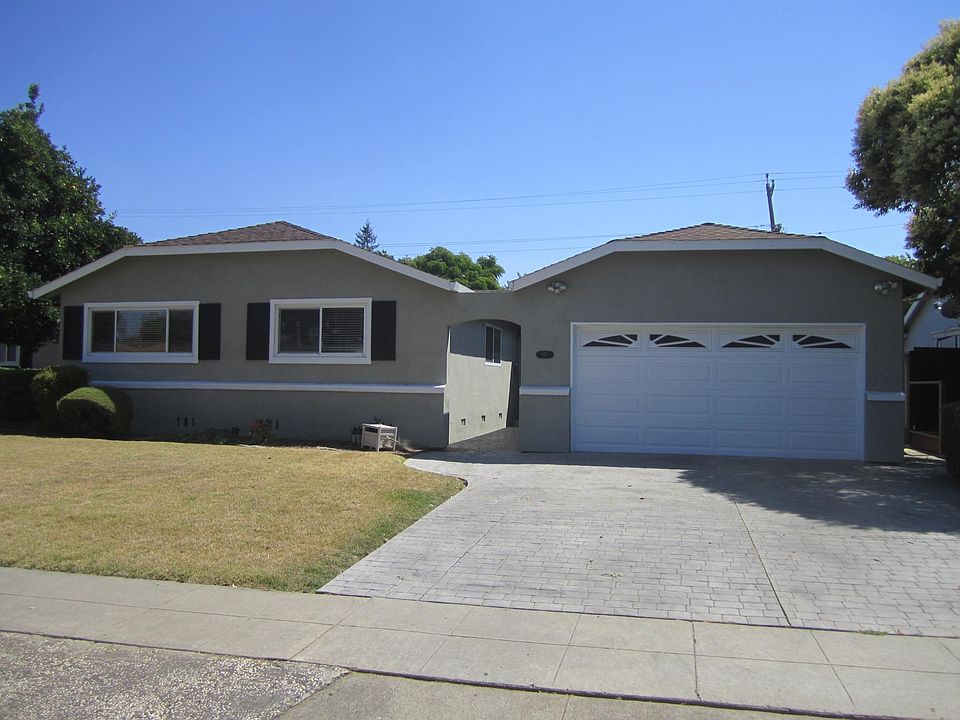 1st image of 970 Kingfisher Dr