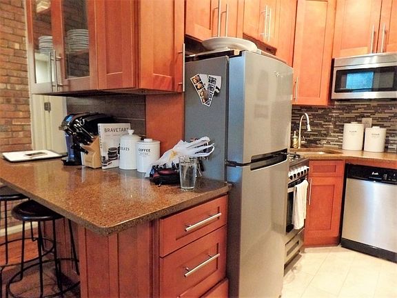 2nd image of 123 W 81st St #1