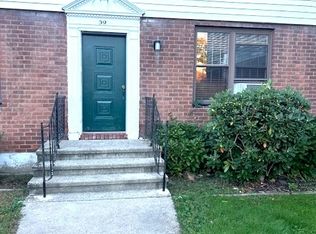 39 Nob Hill Cir UNIT B, Bridgeport, CT 06610