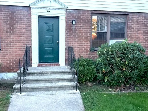 39 Nob Hill Circle #B, Bridgeport, CT 06610