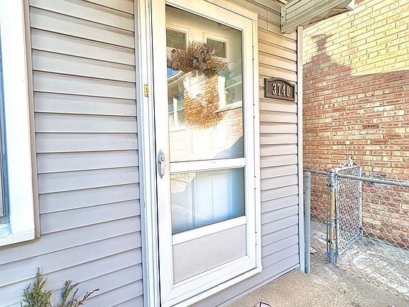 2nd image of 3740 N Pontiac Ave