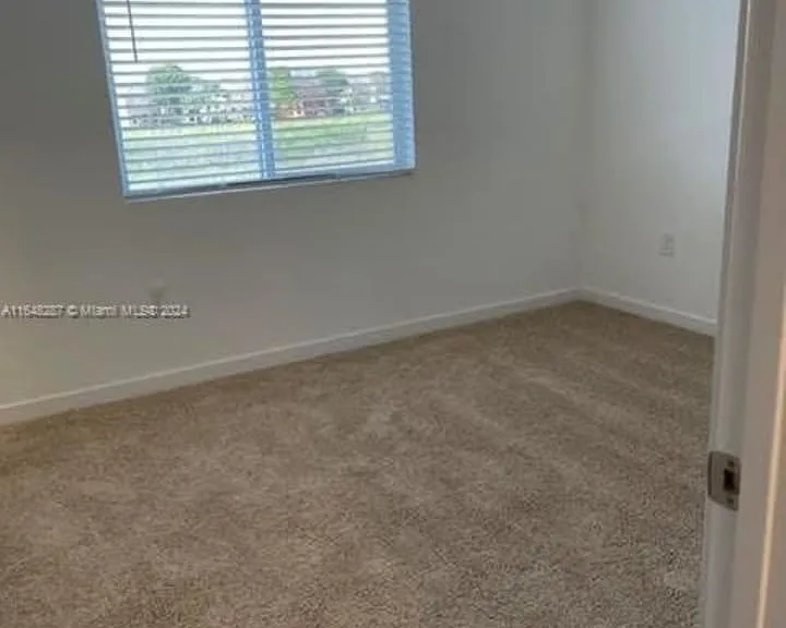 1092 SE 23rd Ave #3 — Photo 12