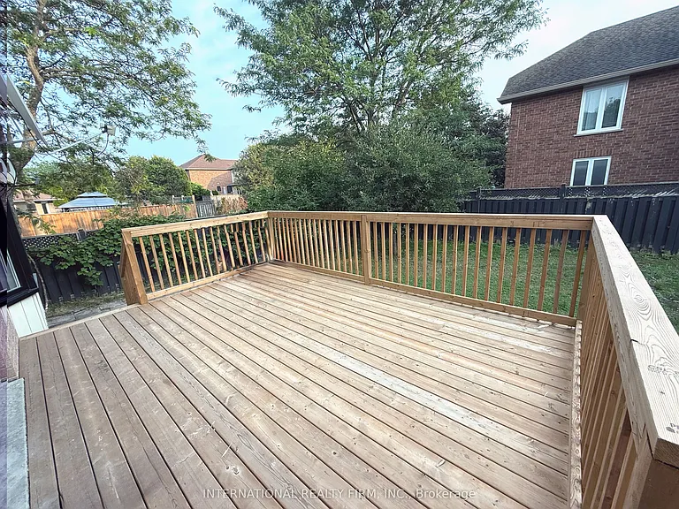 43 Falconridge Dr — Photo 27