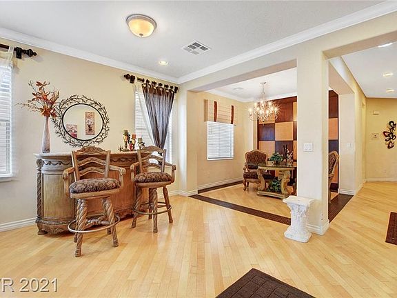 5th image of 104 Peak Villa Ave